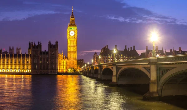 Big Ben, Parlamento, Westminster bridge en Londres —  Fotos de Stock