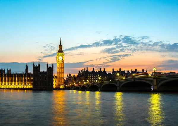 Big Ben, Parlamento, Westminster bridge en Londres — Foto de Stock