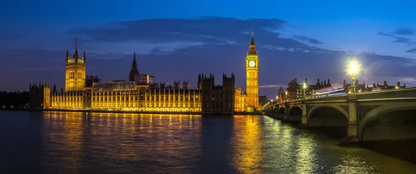 Big Ben, Parlamento, Westminster bridge en Londres — Foto de Stock