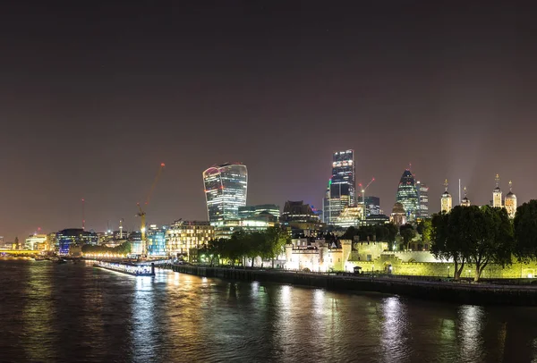 Paesaggio urbano di Londra di notte — Foto Stock