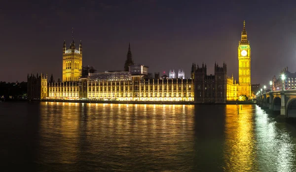 Биг Бен, парламент, Вестминстерский мост в Лондоне — стоковое фото