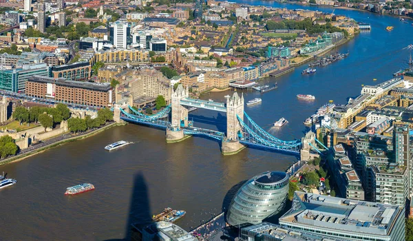 Londra tower Köprüsü'nün havadan görünümü — Stok fotoğraf