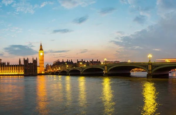 Big Ben, Parlamento, Westminster bridge en Londres —  Fotos de Stock