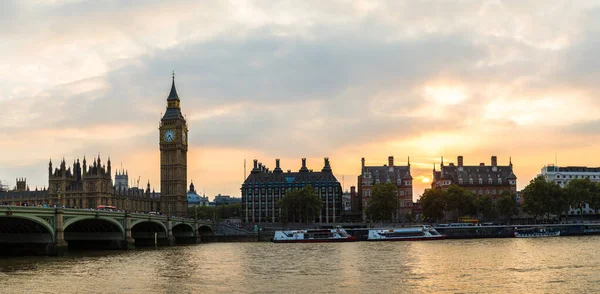 Big Ben, Parliament, Westminster Bridge in London — 图库照片