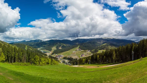 Carpathian mountains in Bukovel — Stock Photo, Image