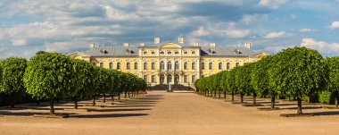 Letonya 'daki Rundale Sarayı