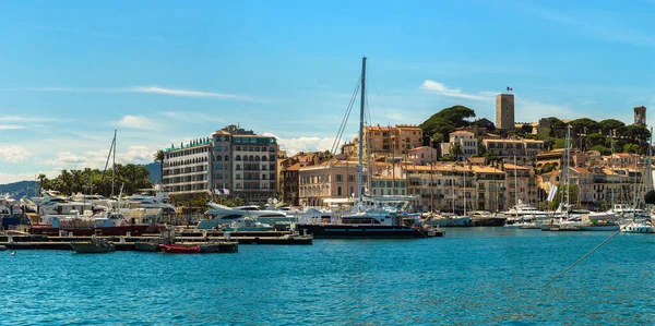 Yachts anchored in port in Cannes — Stock Photo, Image