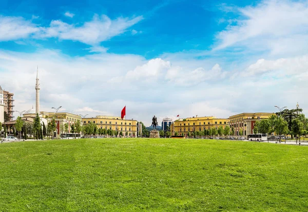Plac Skanderbega w Tiranie — Zdjęcie stockowe