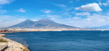 Napoli ve Vezüv Yanardağı