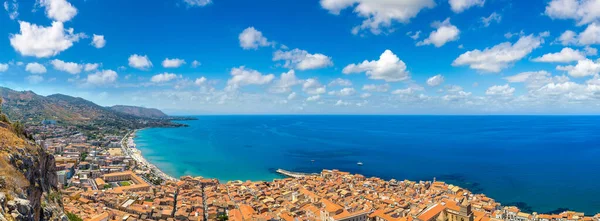 Luftaufnahme von Cefalu in Sizilien, Italien — Stockfoto