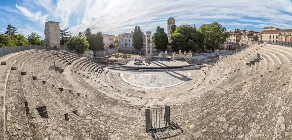 Anfiteatro romano en Arles, Francia — Foto de Stock