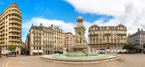 Fountain on Jacobin's square in Lyon — Stock Photo, Image