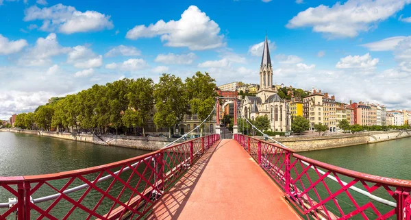 Puente peatonal en Lyon, Francia — Foto de Stock