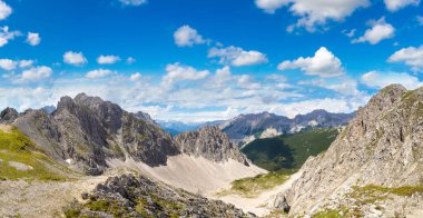 Yüksek dağ Alpleri'nde