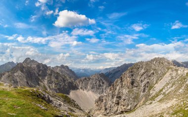 Yüksek dağ Alpleri'nde