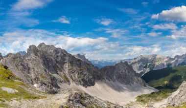 Yüksek dağ Alpleri'nde