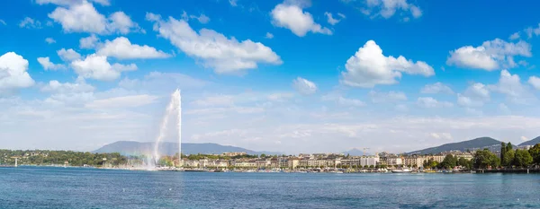 Ženevské jezero a fontánu Jet v Ženevě — Stock fotografie