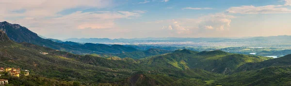 Переглянути від Kruja замку, Албанія — стокове фото