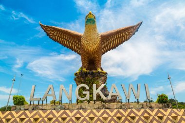 LANGKAWI, MALAYSIA - 21 Şubat 2020: Malezya 'nın Langkawi adasındaki Kartal Meydanı' nda Kartal Heykeli