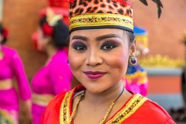 BALI, INDONEZYA - 28 Şubat 2020: Endonezya Bali 'deki GWK Garuda Wisnu Kencana Kültür Parkı' nda geleneksel bale dansı