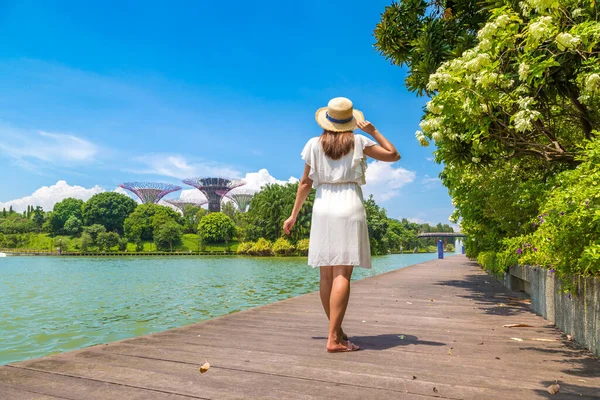 Ingapore Juni 2019 Kvinnlig Resenär Vit Klänning Och Halmhatt Gardens — Stockfoto