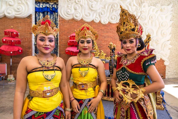 Bali Indonesia Febbraio 2020 Danza Tradizionale Balinese Eseguita Nel Parco — Foto Stock