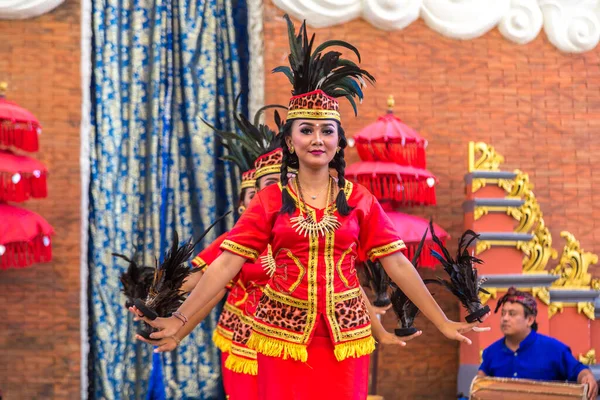 バリ島 インドネシア 2020年2月28日 インドネシアのバリにあるGwk Garuda Wisnu Kencana文化公園で行われる伝統的なバリ舞踊 — ストック写真