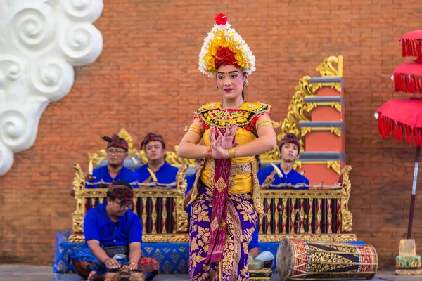 Bali Indonésia Fevereiro 2020 Dança Balinesa Tradicional Realizada Parque Cultural — Fotografia de Stock