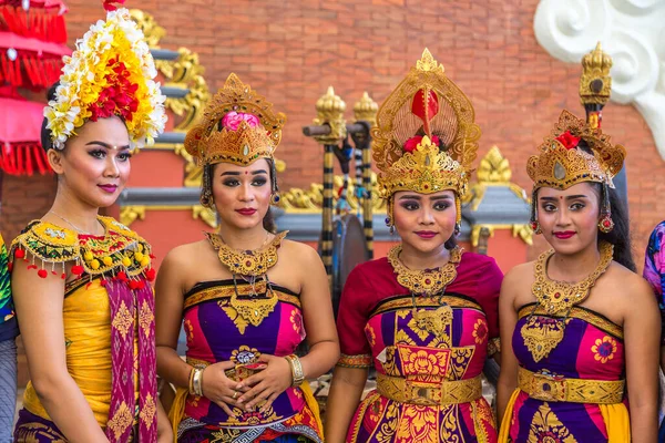 Bali Indonésia Fevereiro 2020 Dança Balinesa Tradicional Realizada Parque Cultural — Fotografia de Stock