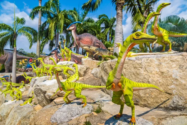 Dinosaur Night Run at Nong Nooch Garden attracts 3500 runners