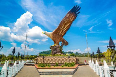 LANGKAWI, MALAYSIA - 21 Şubat 2020: Malezya 'nın Langkawi adasındaki Kartal Meydanı' nda Kartal Heykeli
