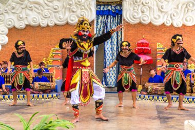 BALI, INDONEZYA - 28 Şubat 2020: Endonezya Bali 'deki GWK Garuda Wisnu Kencana Kültür Parkı' nda geleneksel bale dansı