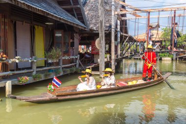 PATTAYA, THAILAND - 11 Mart 2020: Pattaya, Tayland 'da bir yaz günü yüzen pazar