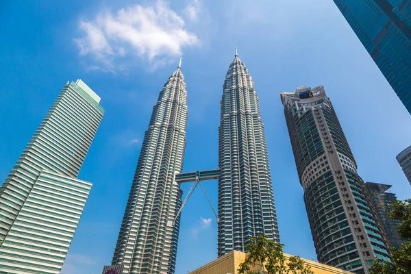 Kuala Lumpur Malaysia February 2020 Petronas Tower Sunny Day Kuala — Stock Photo, Image