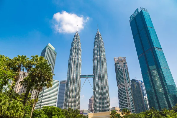 Kuala Lumpur Malaysia February 2020 Petronas Tower Sunny Day Kuala — Stock Photo, Image