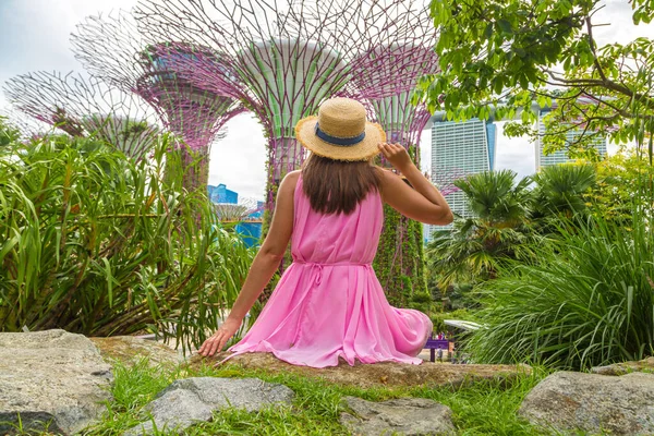 Singapore Haziran 2019 Singapur Körfezi Ndeki Gardens Pembe Elbise Hasır — Stok fotoğraf