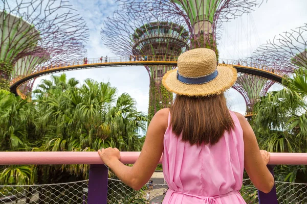 Singapore Haziran 2019 Singapur Körfezi Ndeki Gardens Pembe Elbise Hasır — Stok fotoğraf