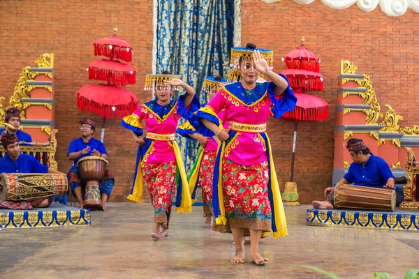 Bali Indonésia Fevereiro 2020 Dança Balinesa Tradicional Realizada Parque Cultural — Fotografia de Stock