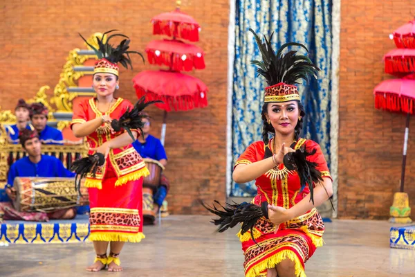 Bali Indonésia Fevereiro 2020 Dança Balinesa Tradicional Realizada Parque Cultural — Fotografia de Stock