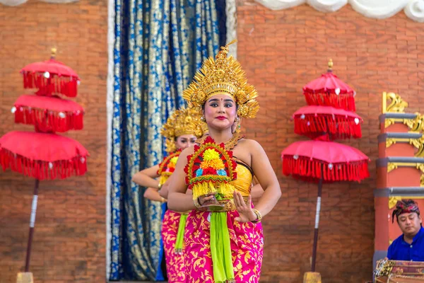 Bali Indonesia Febbraio 2020 Danza Tradizionale Balinese Eseguita Nel Parco — Foto Stock