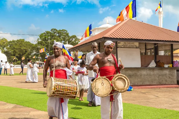 Anuradhapura Sri Lanka Février 2020 Musiciens Batteurs Près Big White — Photo
