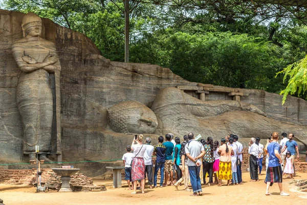 Polonnaruwa Sri Lanka Fevereiro 2020 Reclinando Buddha Gal Vihara Viharaya — Fotografia de Stock