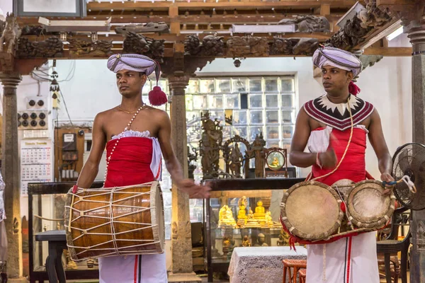 Colombo Sri Lanka February 2020 Traditional Drummers Gangaramaya Buddhist Temple — Stock Photo, Image