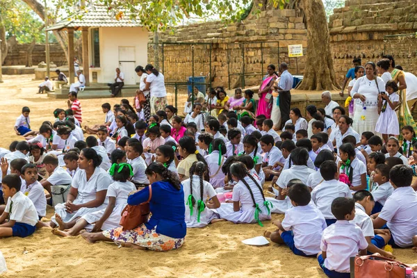 Anuradhapura Sri Lanka Février 2020 Groupe Enfants Dans Temple Jaya — Photo