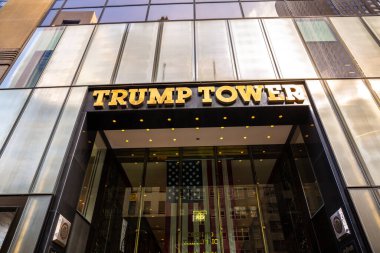 NEW YORK CITY, ABD - 29 Mart 2020: New York 'taki Trump Tower binası, ABD