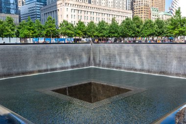 NEW YORK CITY, ABD - 29 Mart 2020: 9 / 11 Memorial Park New York, New York, ABD