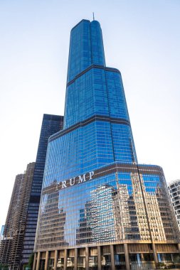 Chicago, Illinois, ABD - 29 Mart 2020: Trump Tower gökdelen binası