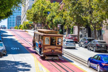 SAN FRANCISCO, ABD - 29 Mart 2020: San Francisco, Kaliforniya, ABD 'deki Cable Car tramvayı