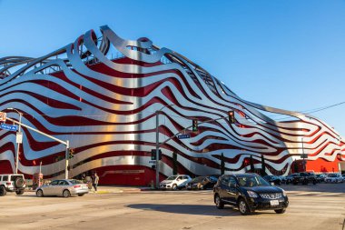 LOS ANGELES, ABD - 29 Mart 2020: Petersen Otomotiv Müzesi Los Angeles, Kaliforniya, ABD