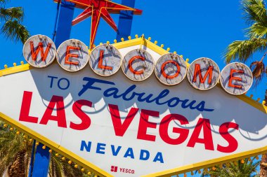 LAS VEGAS, ABD - 29 Mart 2020 Las Vegas 'ın güneşli bir gününde Las Vegas' a hoş geldiniz.